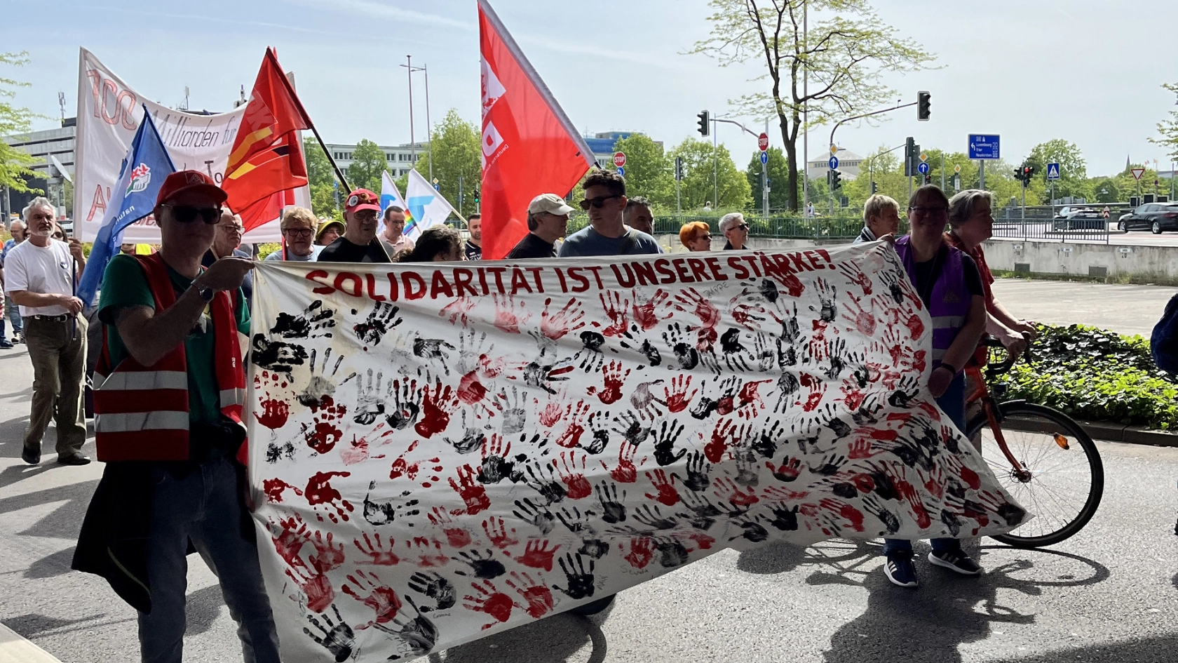 Tag der Arbeit 2024: Mehr Lohn, mehr Freizeit, mehr Sicherheit und mehr Demokratie