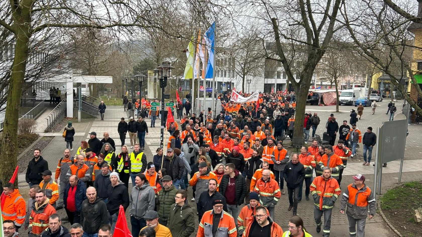 Betriebsversammlung und Demonstrationszug Saarstahl