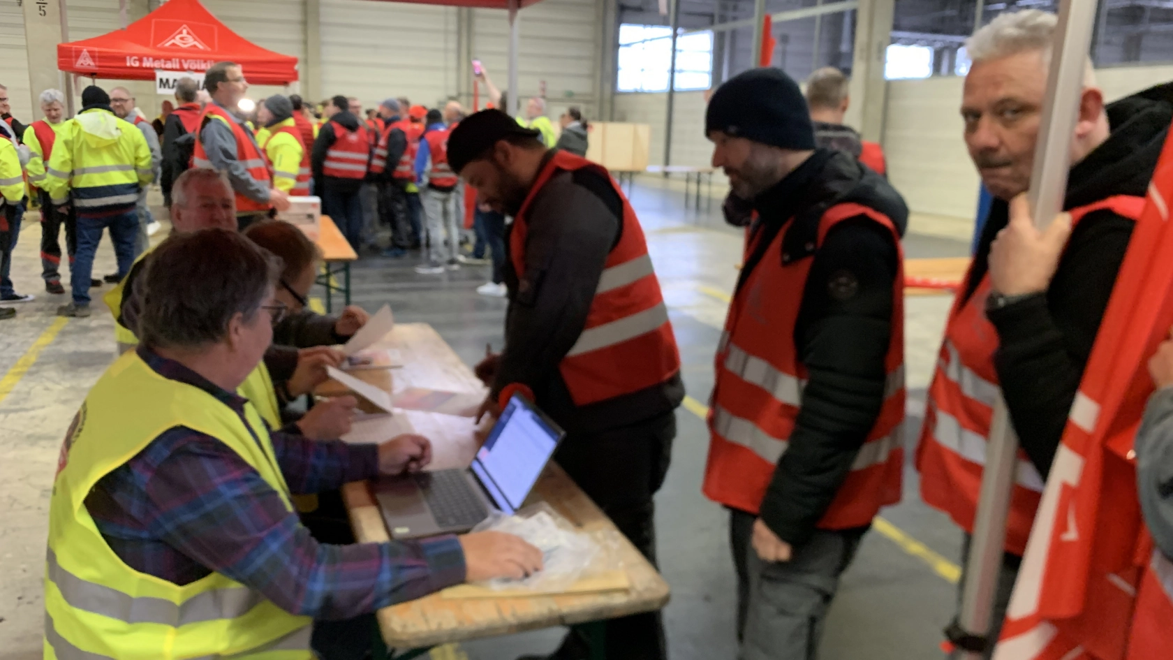 Ein Verhandlungsergebnis und weitere klare Voten für Streik
