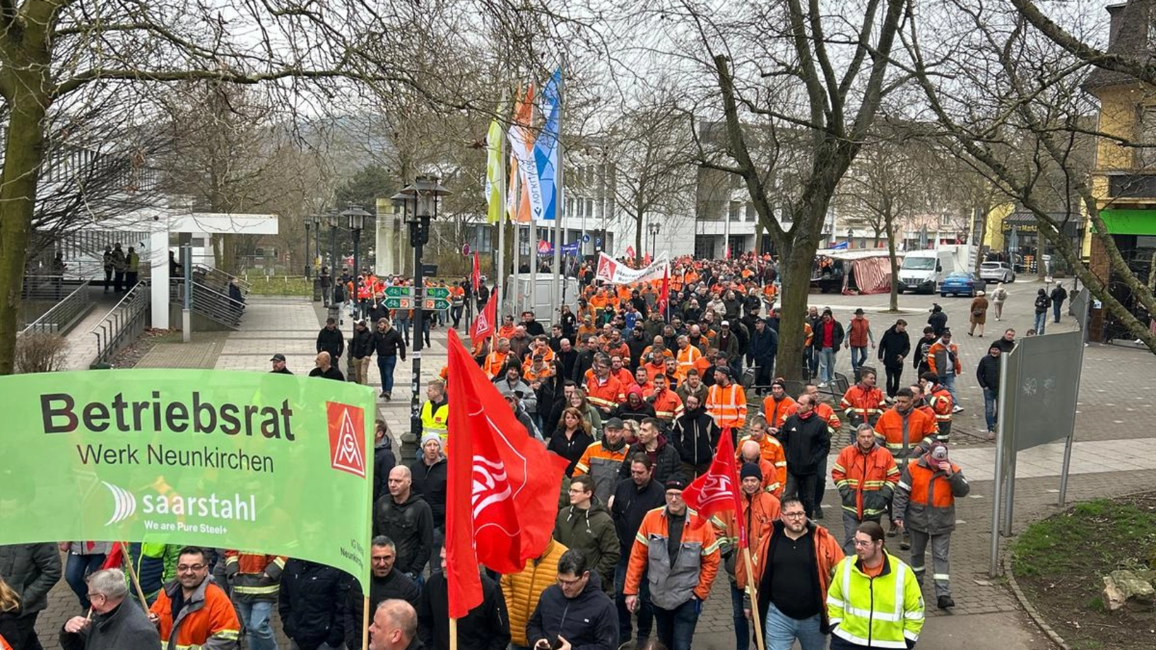 Betriebsversammlung und Demonstrationszug Saarstahl