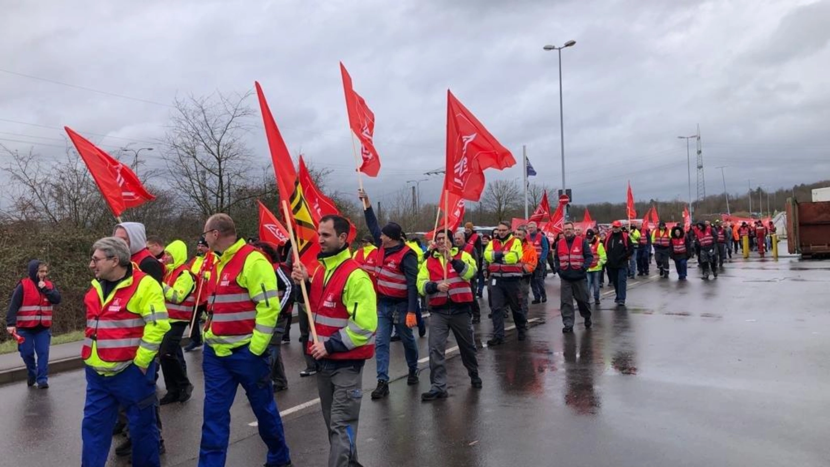 Warnstreik bei Rhenus LMS und Soli-Warnstreik im I-Park