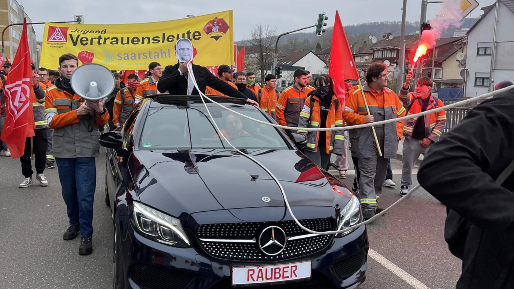 Betriebsversammlung und Demonstrationszug Saarstahl