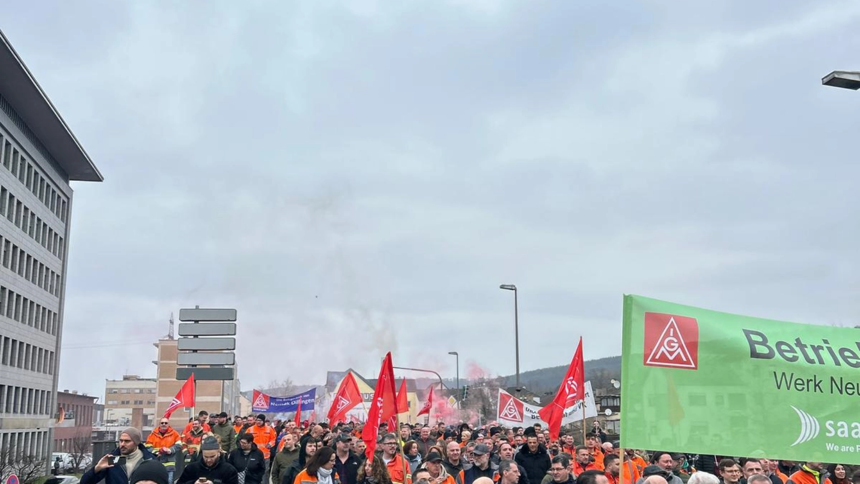 Betriebsversammlung und Demonstrationszug Saarstahl
