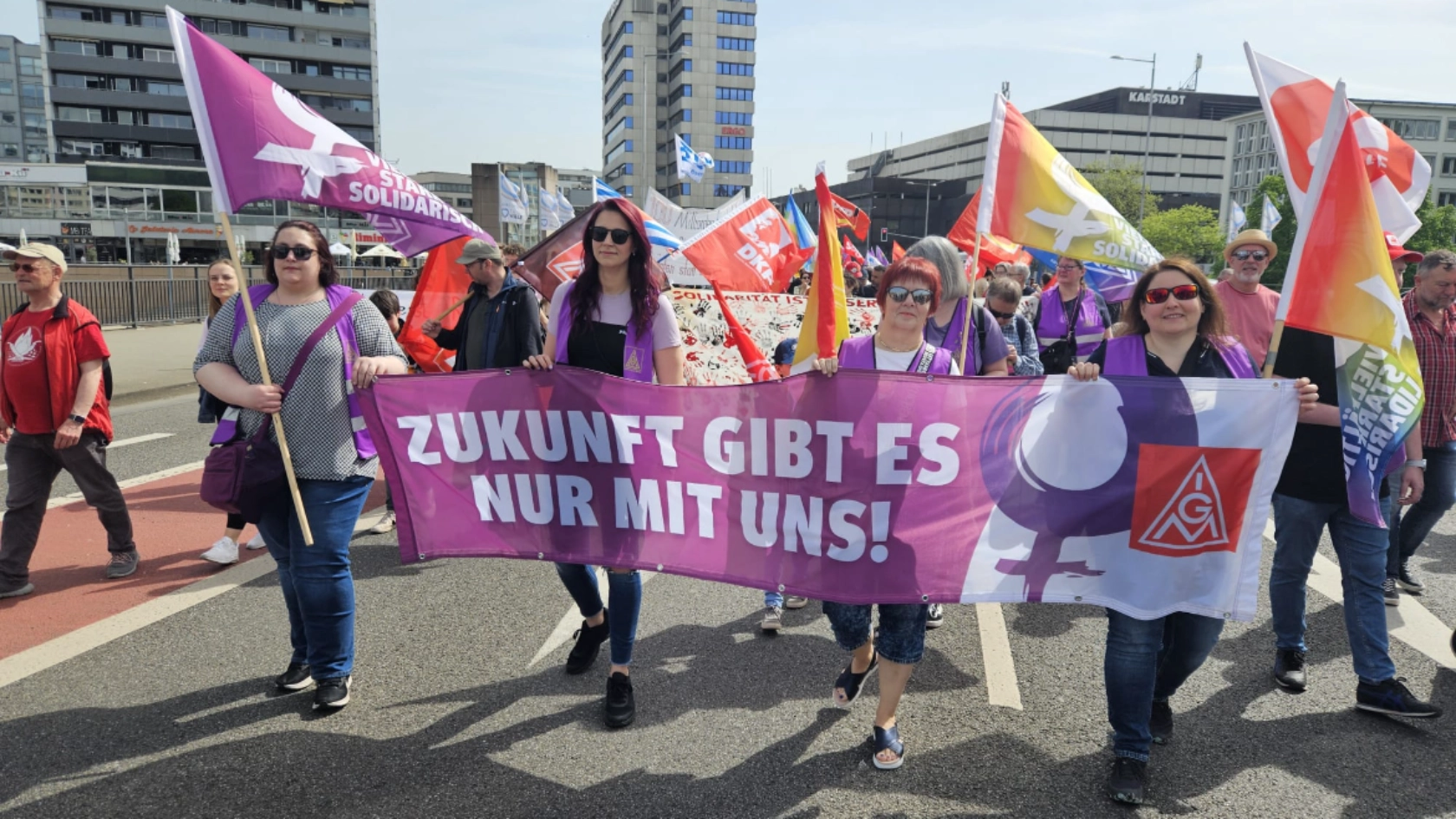 Tag der Arbeit 2024: Mehr Lohn, mehr Freizeit, mehr Sicherheit und mehr Demokratie