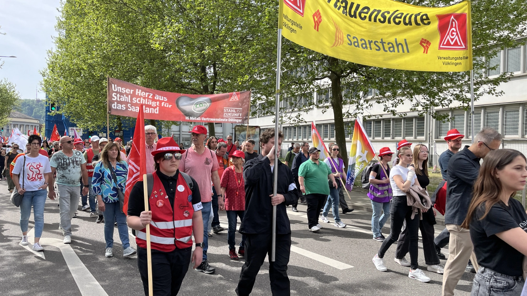Tag der Arbeit 2024: Mehr Lohn, mehr Freizeit, mehr Sicherheit und mehr Demokratie