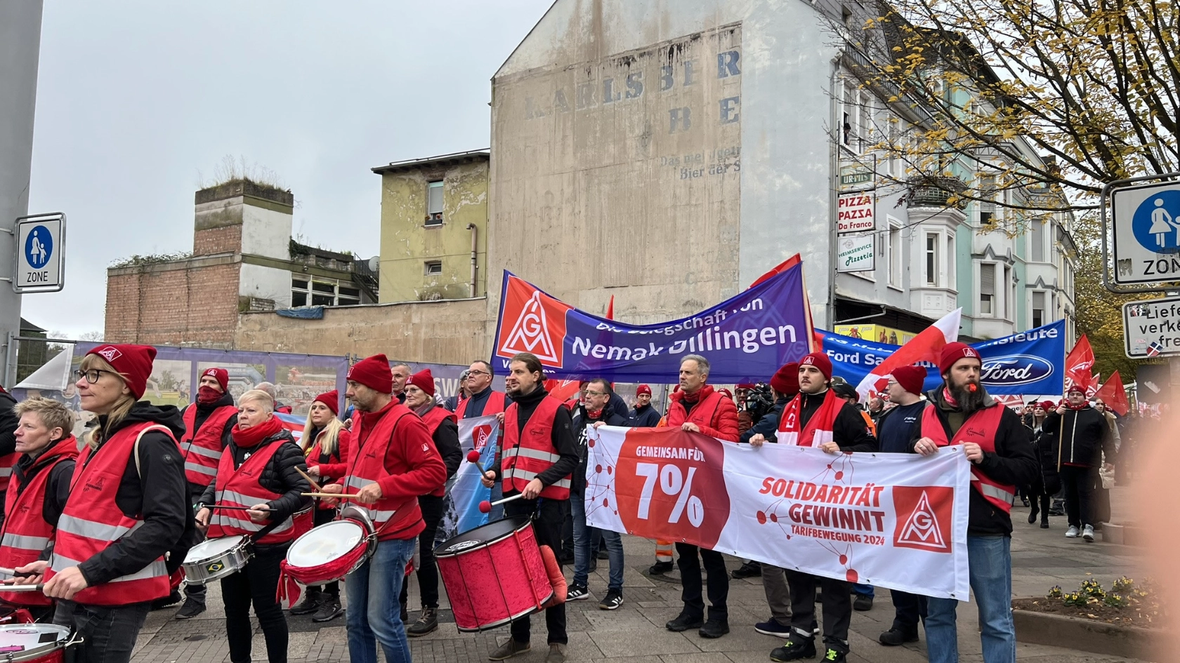 Warnstreiks wirken! Produktionsabbrüche bei Nemak in Dillingen und Nedschroef in Beckingen und Fraul