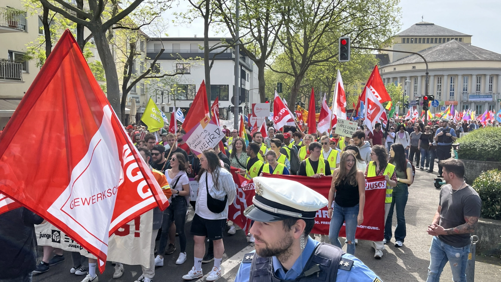 Tag der Arbeit 2024: Mehr Lohn, mehr Freizeit, mehr Sicherheit und mehr Demokratie