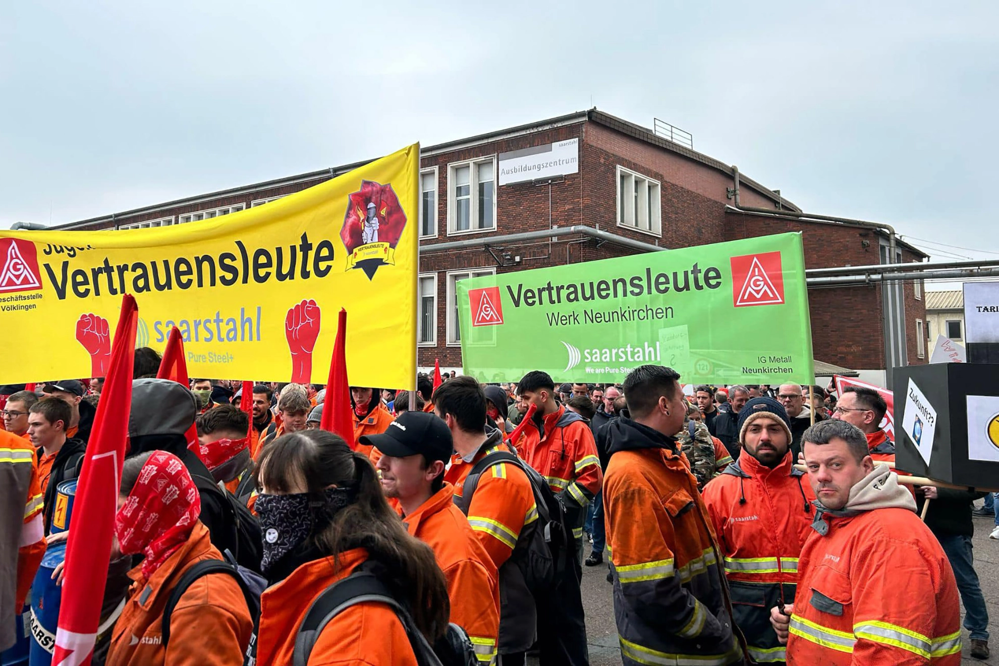 Betriebsversammlung und Demonstrationszug Saarstahl