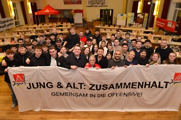 Jung und Alt: Zusammenhalt! Gemeinsam in die Offensive