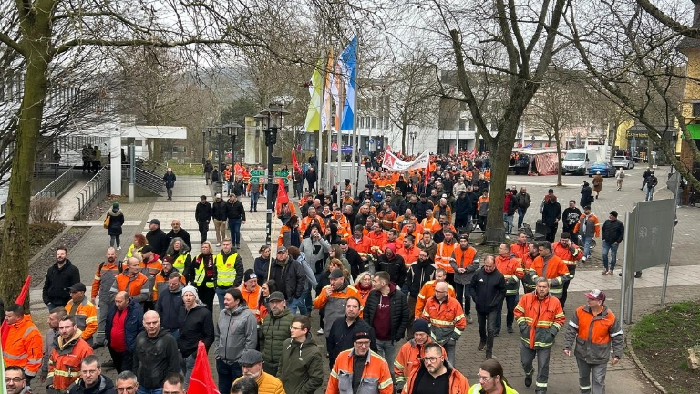Betriebsversammlung und Demonstrationszug Saarstahl