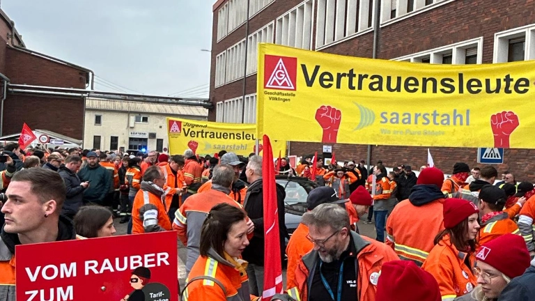 Betriebsversammlung und Demonstrationszug Saarstahl