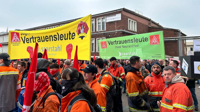 Betriebsversammlung und Demonstrationszug Saarstahl