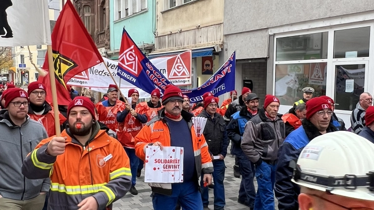 Warnstreiks wirken! Produktionsabbrüche bei Nemak in Dillingen und Nedschroef in Beckingen und Fraul