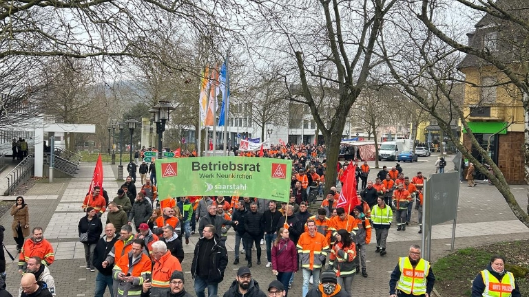 Betriebsversammlung und Demonstrationszug Saarstahl