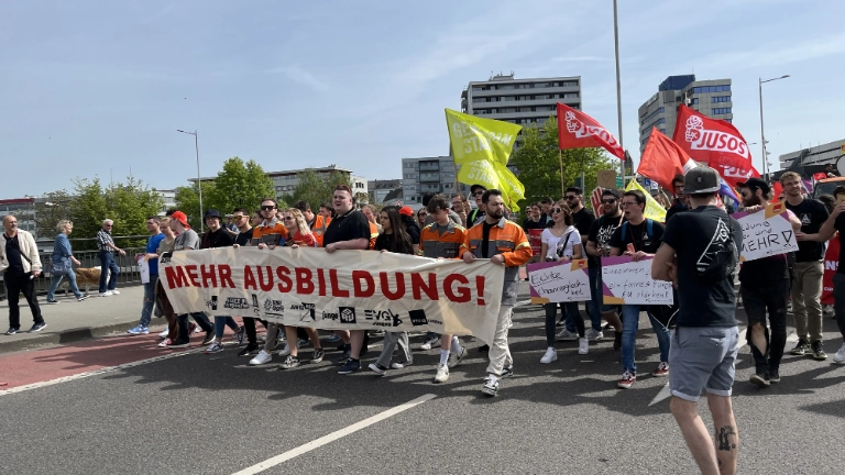 Tag der Arbeit 2024: Mehr Lohn, mehr Freizeit, mehr Sicherheit und mehr Demokratie
