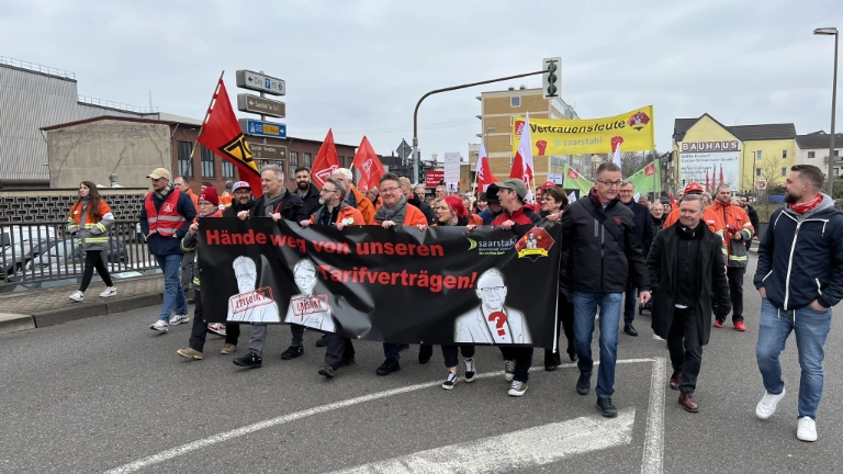 Betriebsversammlung und Demonstrationszug Saarstahl