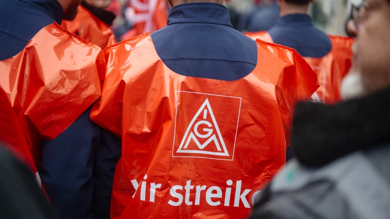 Warnstreiks wirken! Produktionsabbrüche bei Nemak in Dillingen und Nedschroef in Beckingen und Fraul