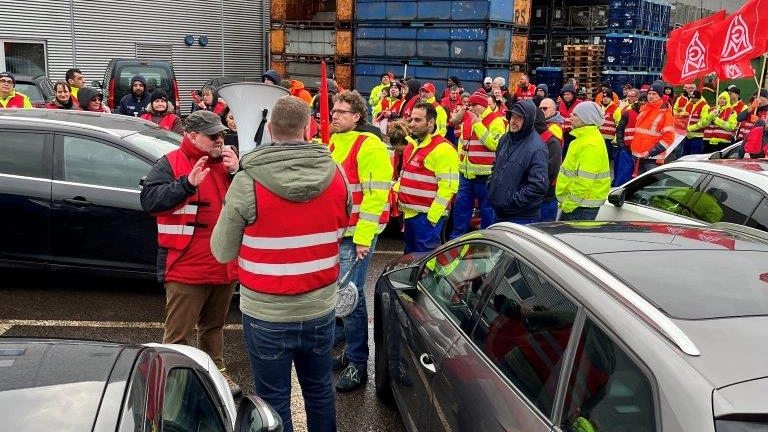 Warnstreik bei Rhenus LMS und Soli-Warnstreik im I-Park