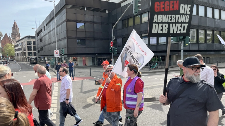 Tag der Arbeit 2024: Mehr Lohn, mehr Freizeit, mehr Sicherheit und mehr Demokratie