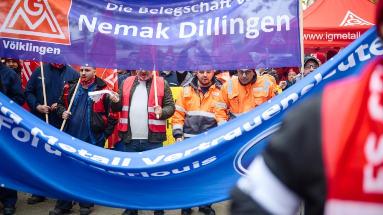 Warnstreiks wirken! Produktionsabbrüche bei Nemak in Dillingen und Nedschroef in Beckingen und Fraul
