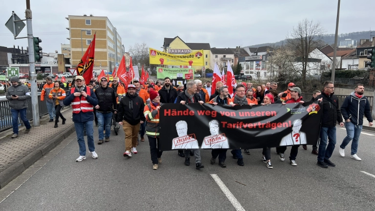Betriebsversammlung und Demonstrationszug Saarstahl