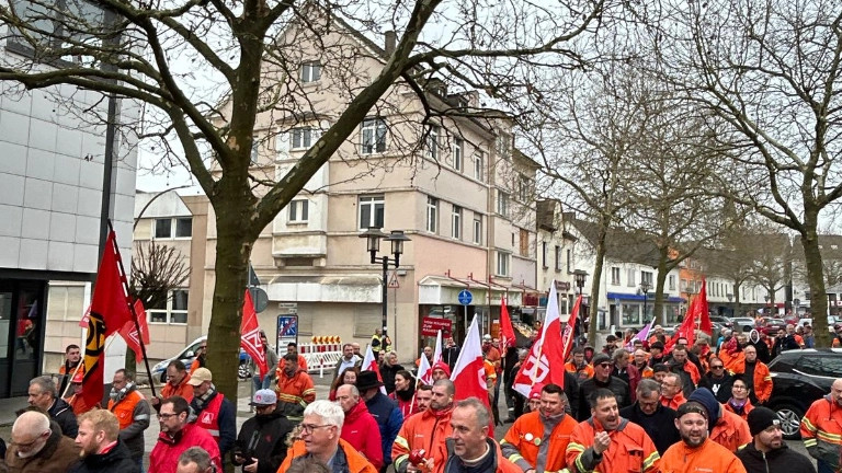 Betriebsversammlung und Demonstrationszug Saarstahl
