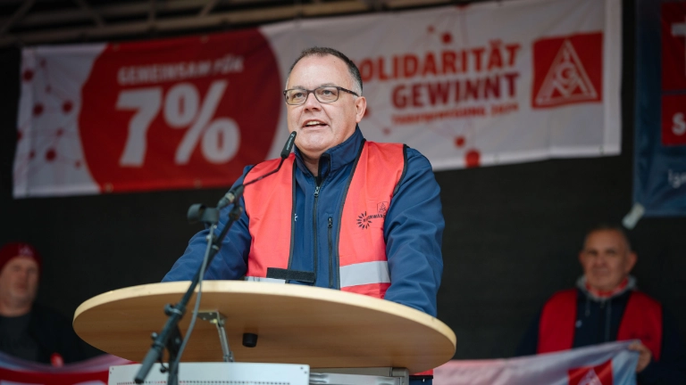 Warnstreiks wirken! Produktionsabbrüche bei Nemak in Dillingen und Nedschroef in Beckingen und Fraul