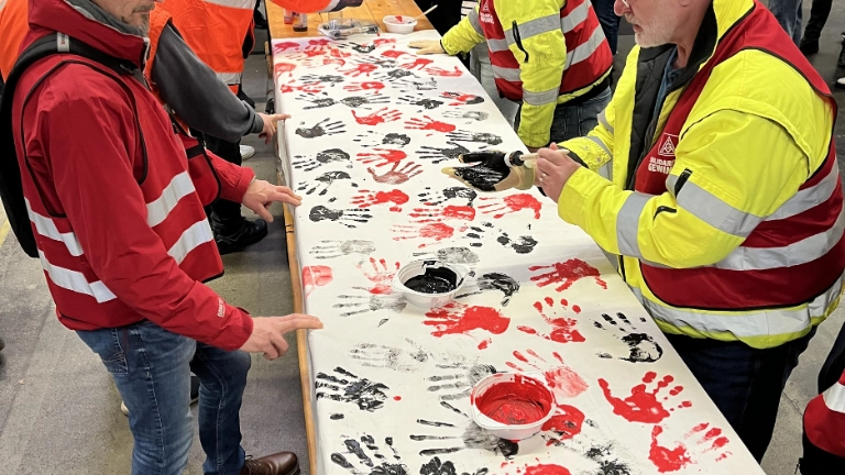Streikfront steht - Arbeitgeber mauern!