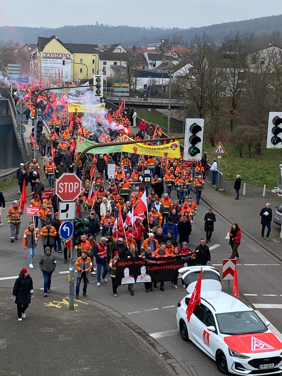 Betriebsversammlung und Demonstrationszug Saarstahl